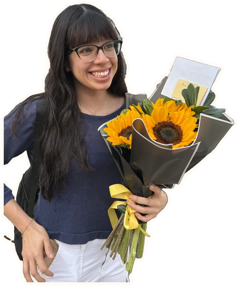 Sofi con un ramo de girasoles